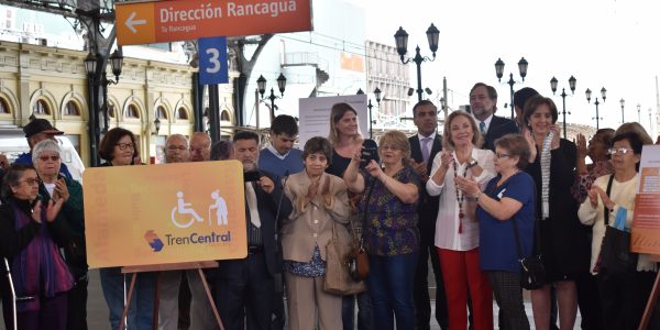 Ministerio de transporte y telecomunicaciones y EFE presentan “Miércoles Dorados”: El Primer Programa de descuentos exclusivo para agrupaciones de adultos mayores.