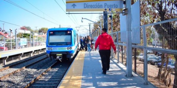 Huella podotáctil facilita movilidad de personas con discapacidad visual en estaciones de Metro Valparaíso