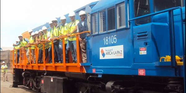 Universitarios de Bolivia y Perú conocieron el Ferrocarril Arica La Paz