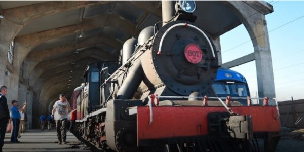 Con histórica locomotora a vapor, Intendente y Gerente General de EFE inauguran Estación de Talca