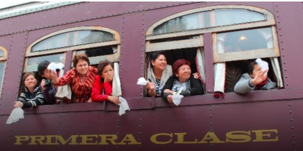 Trescientos adultos mayores de Cerrillos evocaron sus vivencias a bordo del Tren del Recuerdo