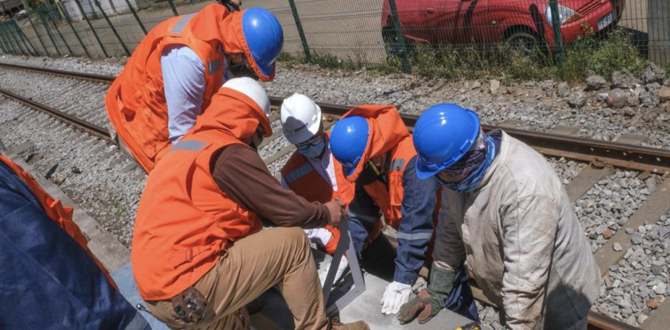 Se inician trabajos de alzamiento de andenes en estaciones para llegada de nuevos trenes