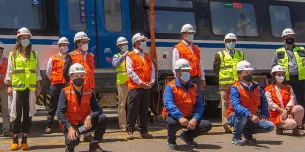 Hoy desembarcaron en Chile los primeros seis trenes nuevos para las regiones del Biobío y La Araucanía