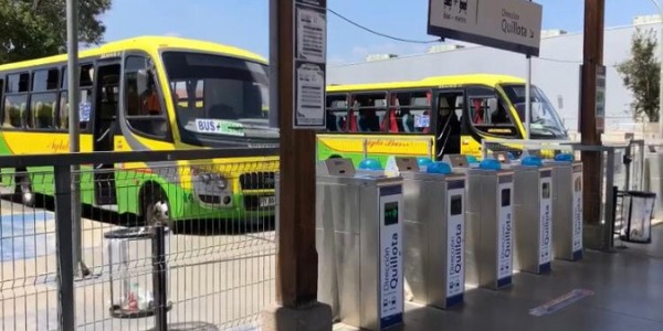 Buses de combinación con trenes reanudan su operación los sábados