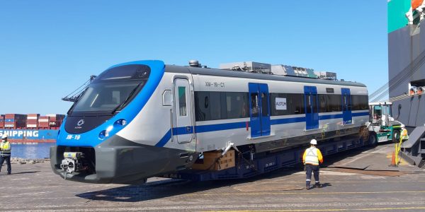 Desembarcan en San Antonio nuevos trenes para los servicios Nos y Rancagua-Estación Central