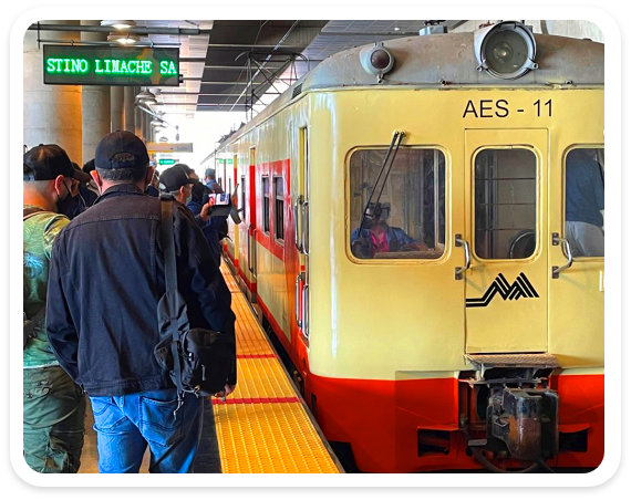 Automotor AES - 11 llega a Valparaíso 