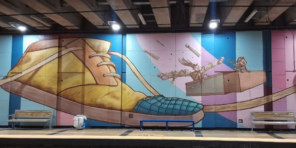 Nuevos murales de estaciones Chorrillos y Quilpué tienen firma de mujer