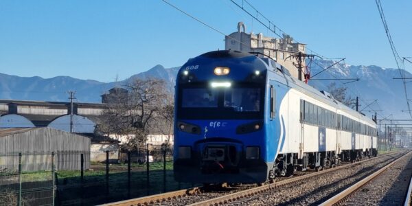EFE retoma operación de trenes a Curicó, habilita servicio San Carlos-Chillán e inicia los trabajos en puentes Lircay y Achibueno