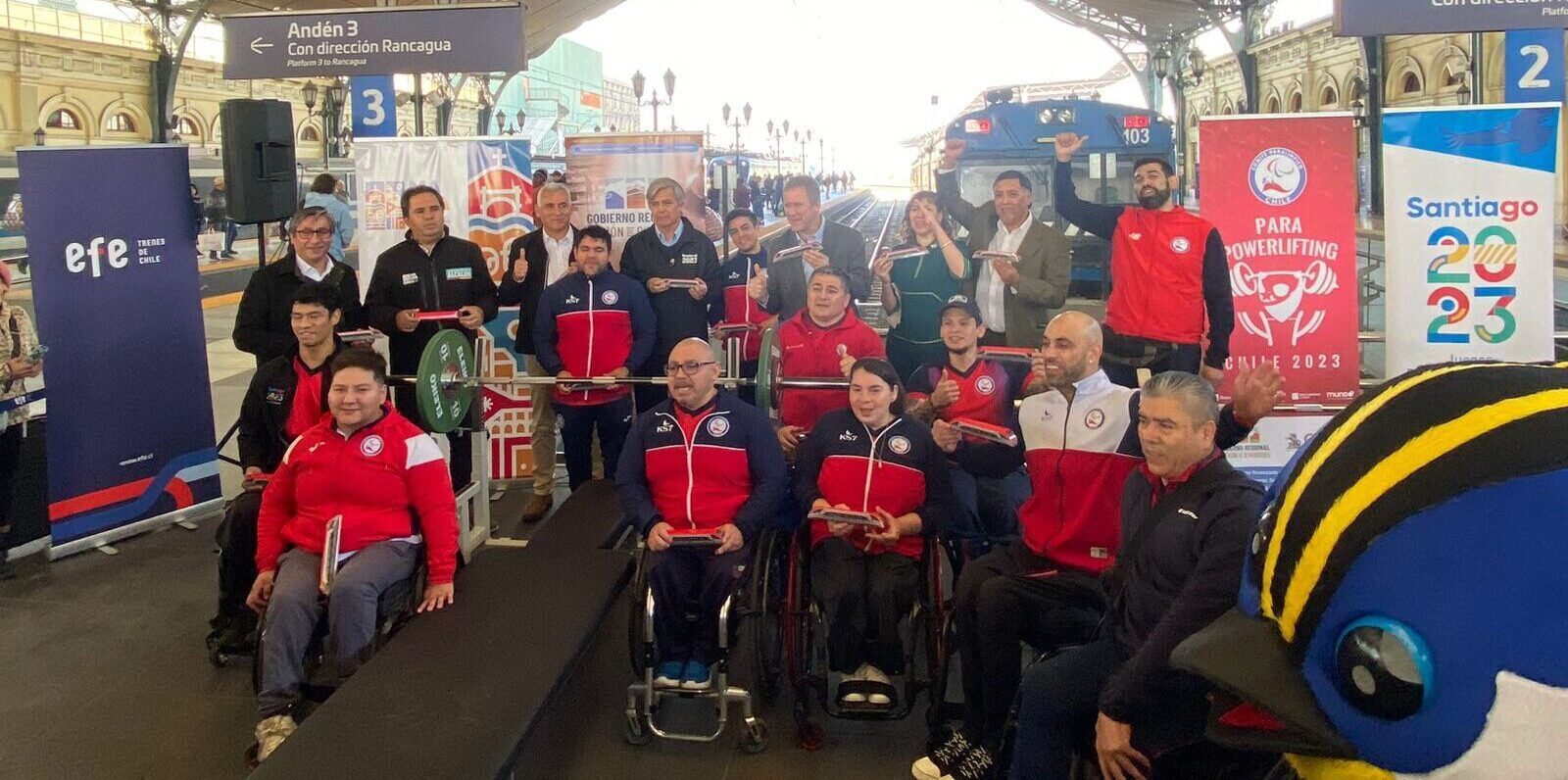 Medallistas Panamericanos de Parapowerlifting activaron a la ciudad con exhibición en Estación Central de Ferrocarriles