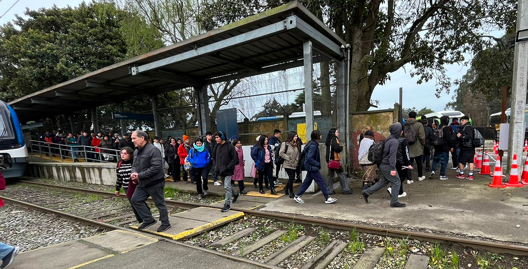 EFE Sur informa de suspensión del paso del Biotren y trenes de carga sobre el Puente Ferroviario del Biobío 